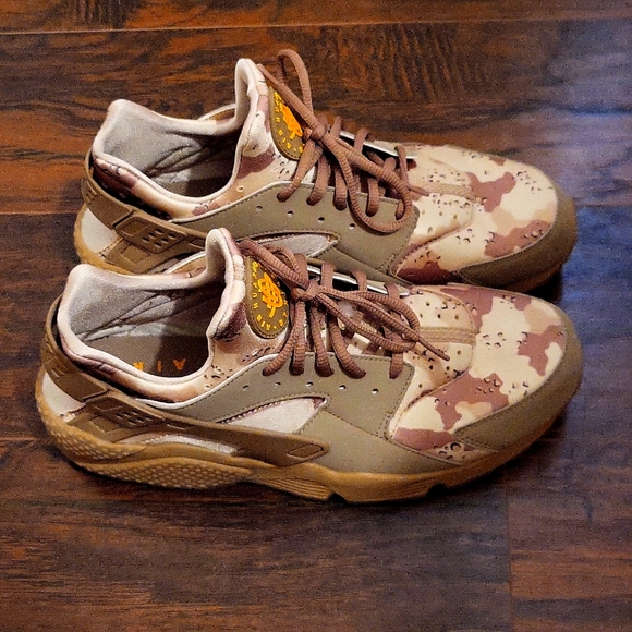 Mens nike huaraches,  size 10.5 , in great condition I only worn them 2 times. - Picture 1 of 4